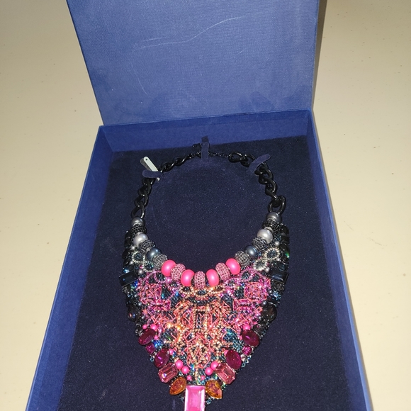 Original one of a kind Swarovski Crystal necklace. - Picture 4 of 6